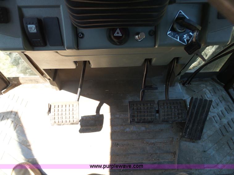 image for item J7525 1998 AGCO White 6710 MFWD tractor