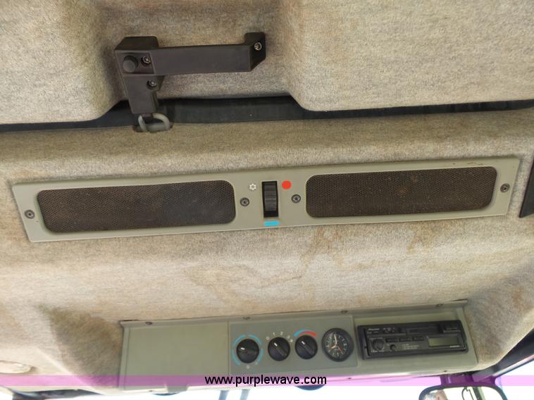 image for item J7525 1998 AGCO White 6710 MFWD tractor