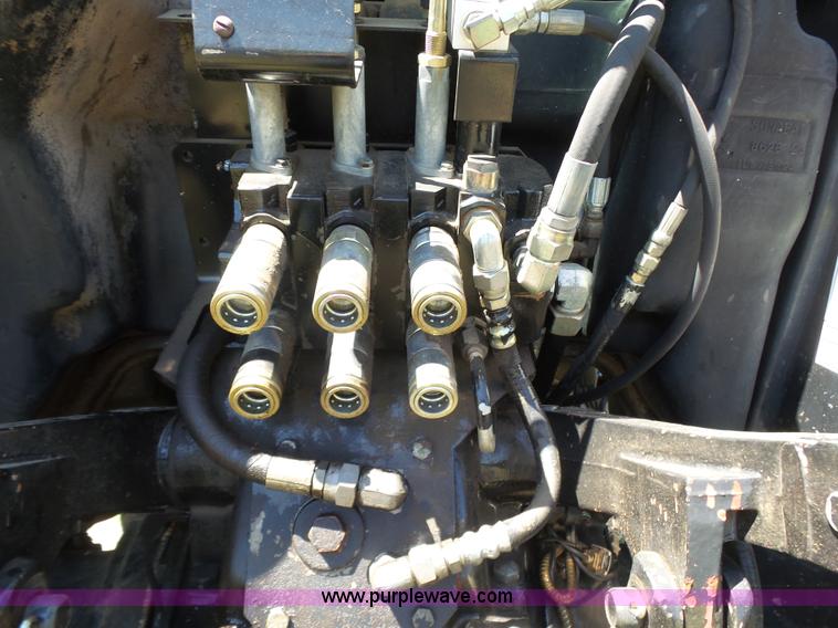 image for item J7525 1998 AGCO White 6710 MFWD tractor