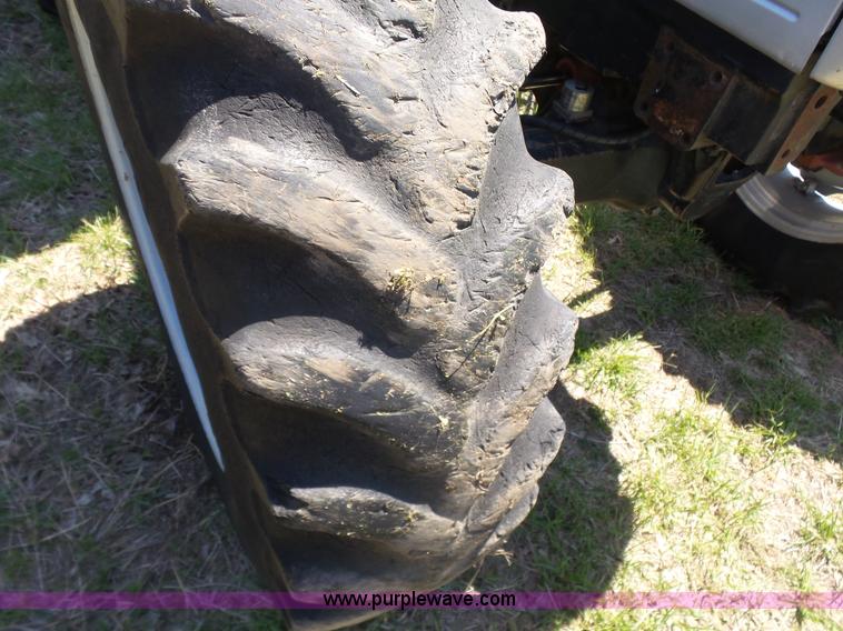 image for item J7525 1998 AGCO White 6710 MFWD tractor