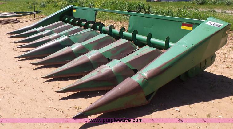 image for item J7537 John Deere 843 corn head