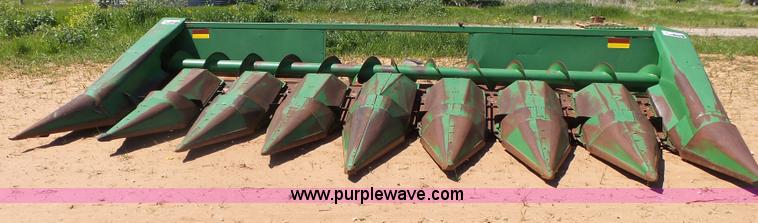 image for item J7537 John Deere 843 corn head