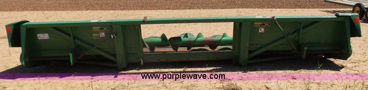 image for item J7537 John Deere 843 corn head