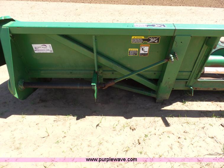 image for item J7537 John Deere 843 corn head