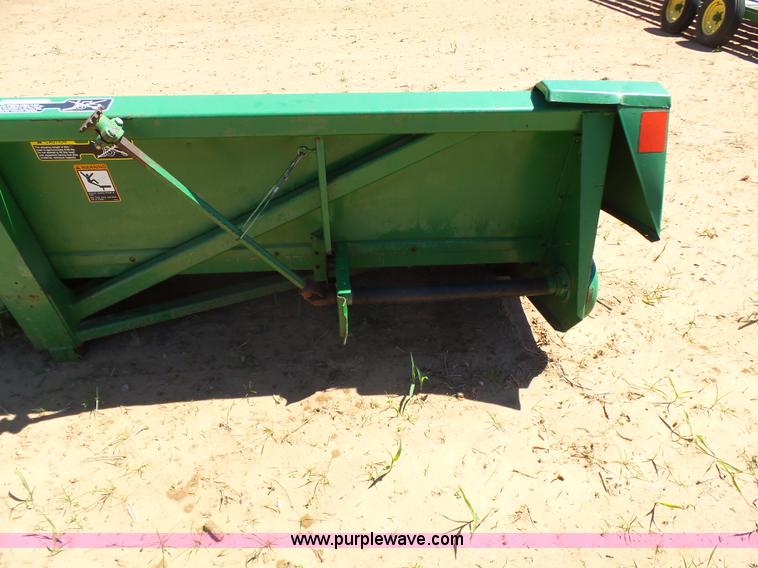 image for item J7537 John Deere 843 corn head