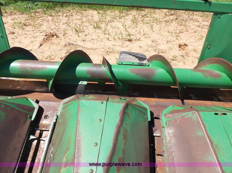image for item J7537 John Deere 843 corn head