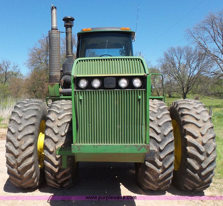 image for item J7539 1990 John Deere 8760 4WD tractor