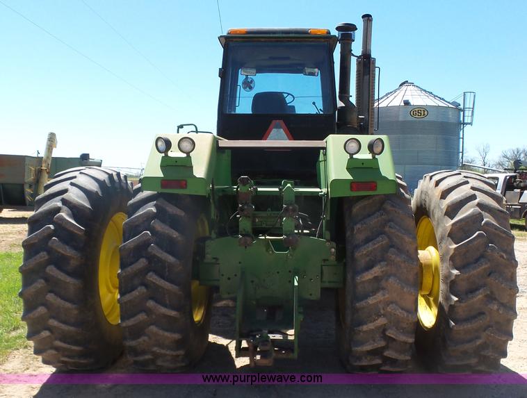image for item J7539 1990 John Deere 8760 4WD tractor