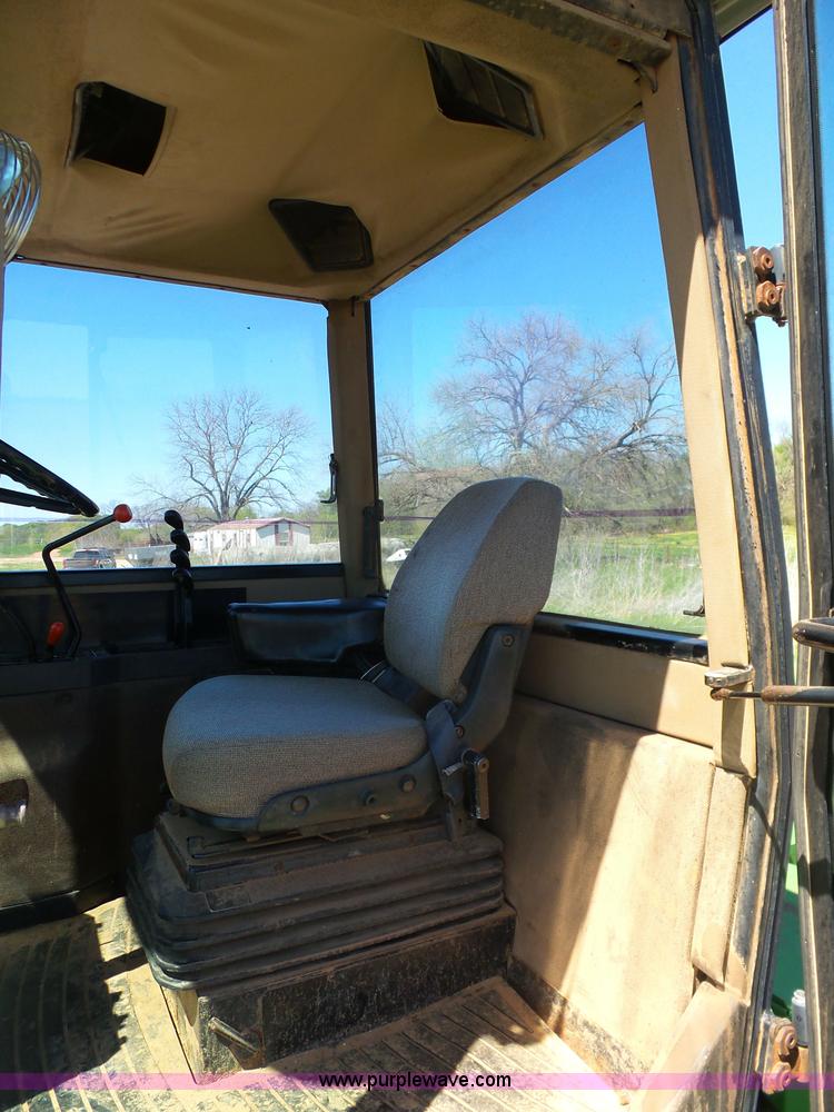 image for item J7539 1990 John Deere 8760 4WD tractor