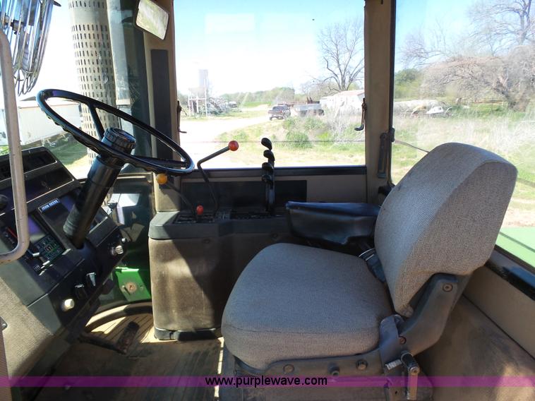 image for item J7539 1990 John Deere 8760 4WD tractor