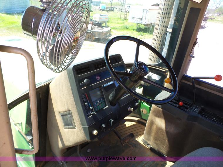 image for item J7539 1990 John Deere 8760 4WD tractor