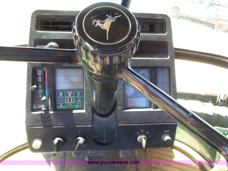 image for item J7539 1990 John Deere 8760 4WD tractor