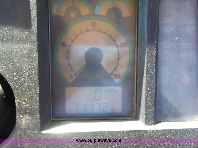 image for item J7539 1990 John Deere 8760 4WD tractor