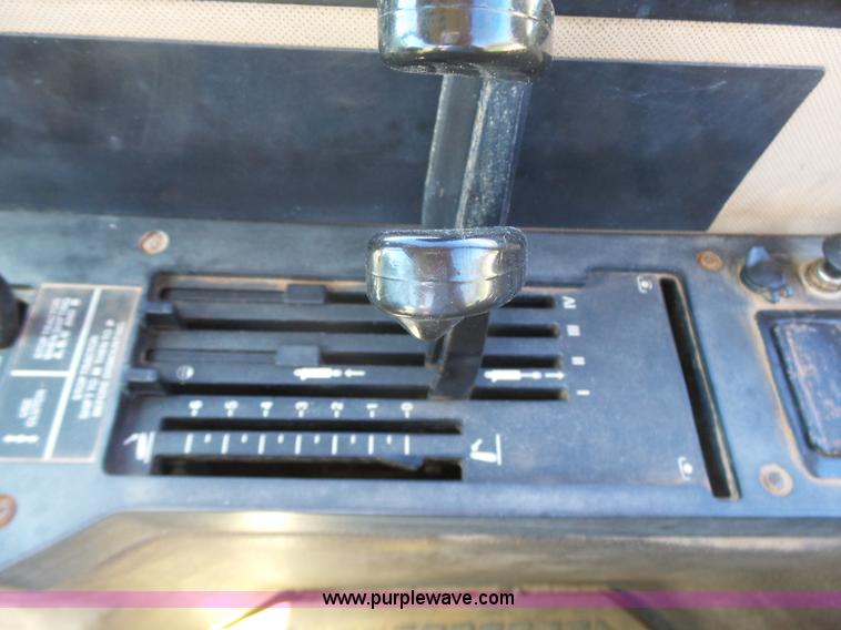 image for item J7539 1990 John Deere 8760 4WD tractor