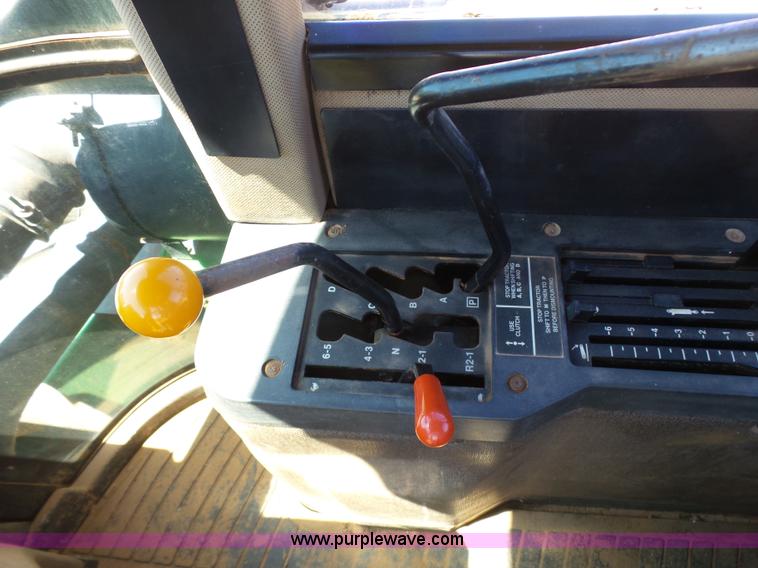 image for item J7539 1990 John Deere 8760 4WD tractor