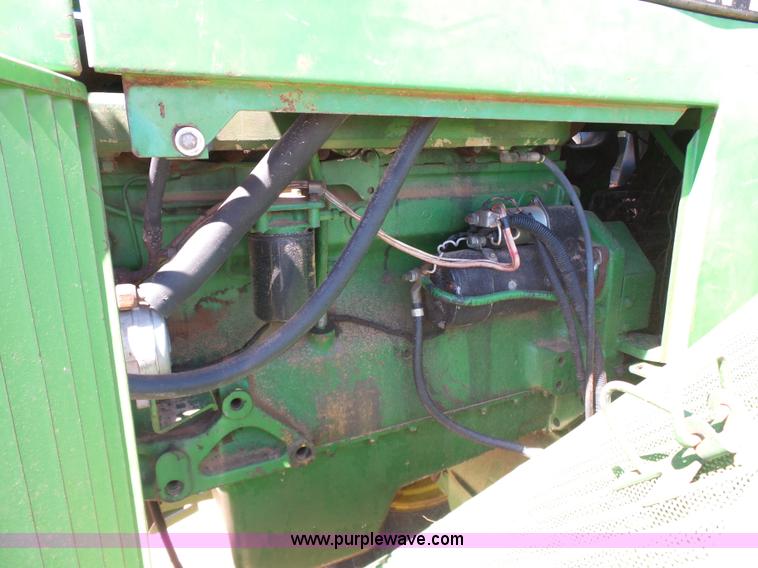image for item J7539 1990 John Deere 8760 4WD tractor