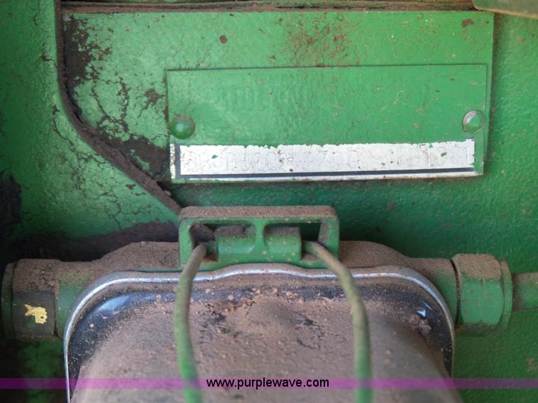 image for item J7539 1990 John Deere 8760 4WD tractor