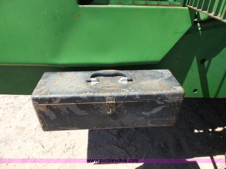 image for item J7539 1990 John Deere 8760 4WD tractor