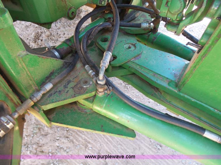 image for item J7539 1990 John Deere 8760 4WD tractor