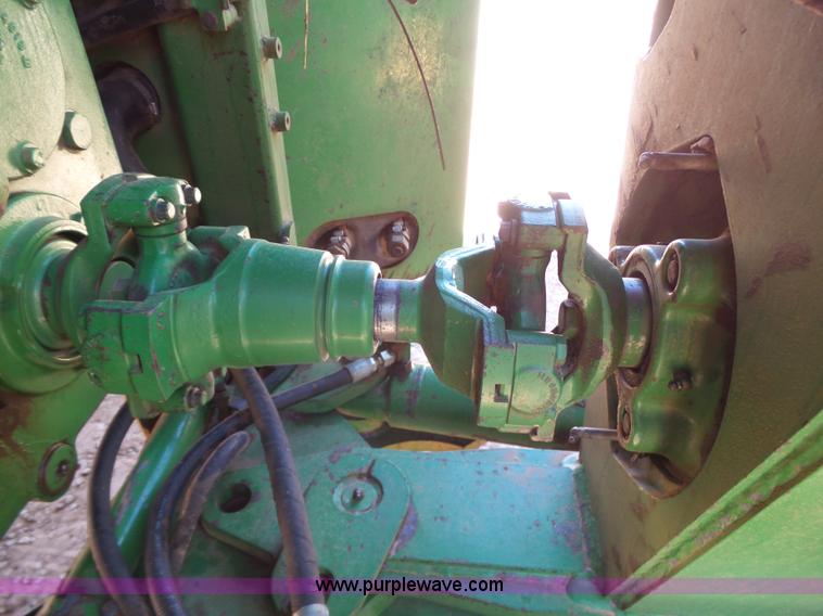image for item J7539 1990 John Deere 8760 4WD tractor