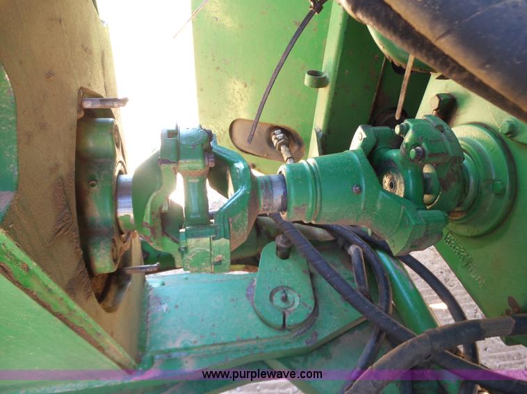 image for item J7539 1990 John Deere 8760 4WD tractor