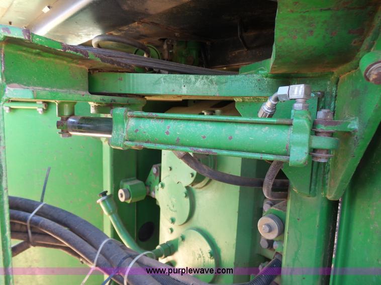 image for item J7539 1990 John Deere 8760 4WD tractor