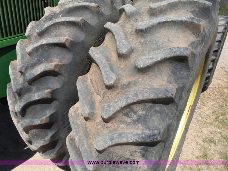 image for item J7539 1990 John Deere 8760 4WD tractor