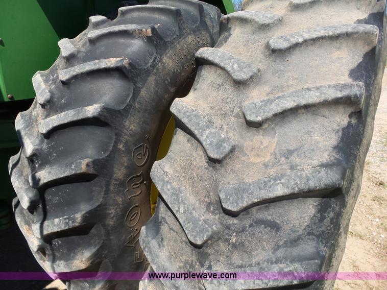 image for item J7539 1990 John Deere 8760 4WD tractor