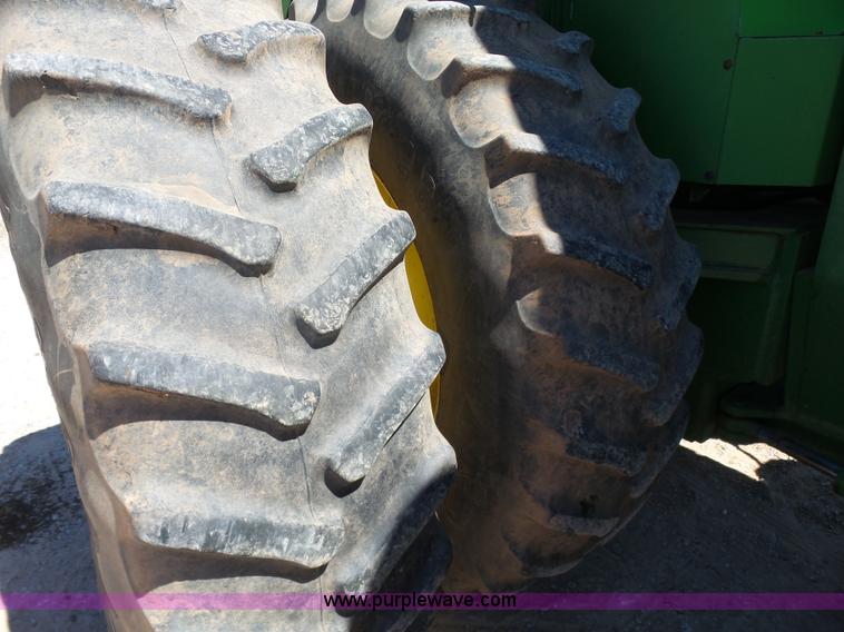 image for item J7539 1990 John Deere 8760 4WD tractor