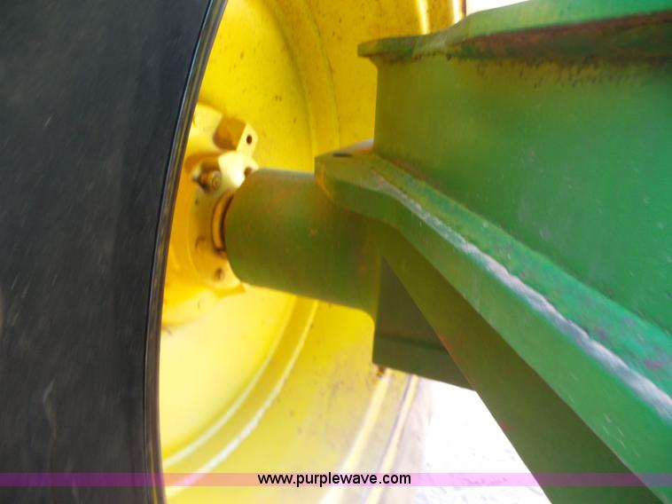 image for item J7539 1990 John Deere 8760 4WD tractor