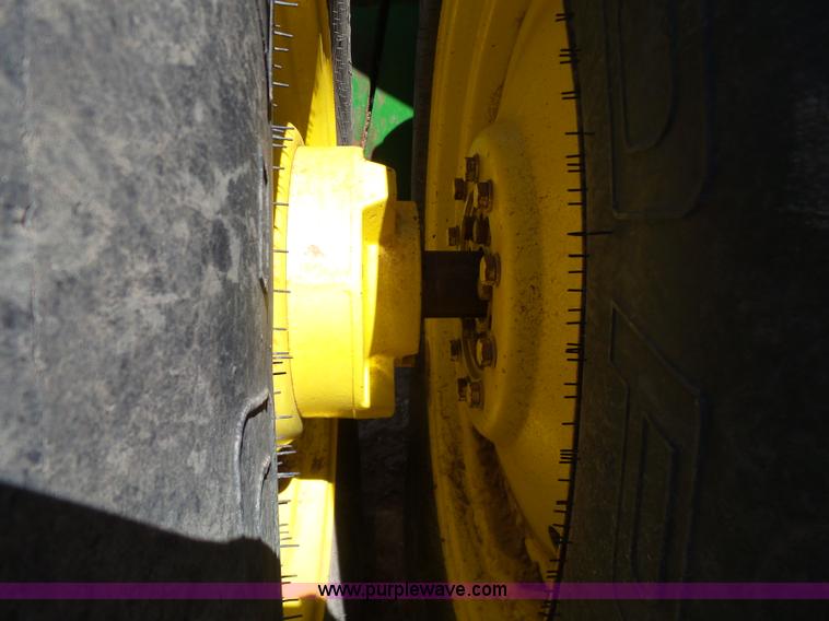 image for item J7539 1990 John Deere 8760 4WD tractor