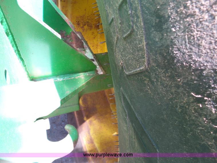 image for item J7539 1990 John Deere 8760 4WD tractor