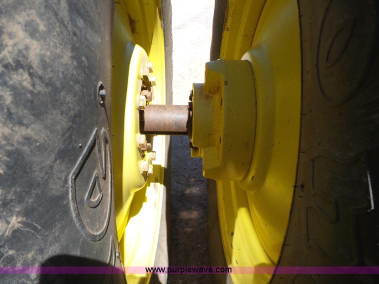 image for item J7539 1990 John Deere 8760 4WD tractor