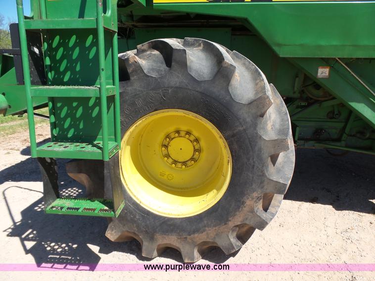 image for item J7541 1998 John Deere CTS II RWA combine