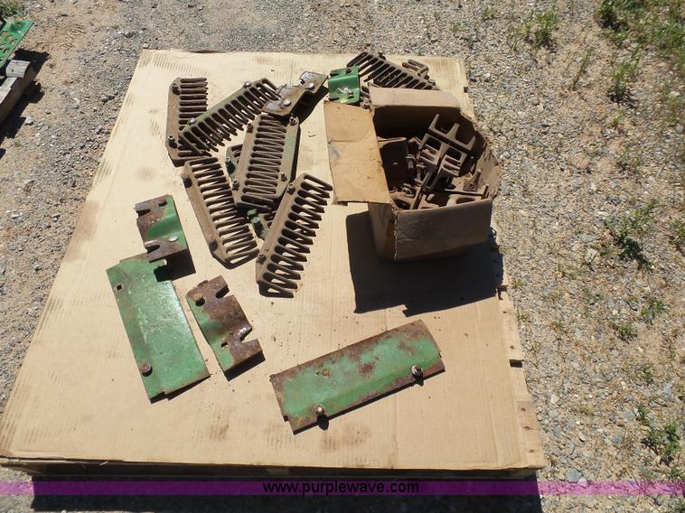 image for item J7541 1998 John Deere CTS II RWA combine