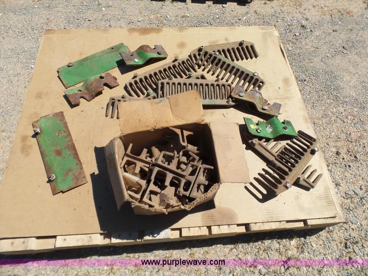 image for item J7541 1998 John Deere CTS II RWA combine