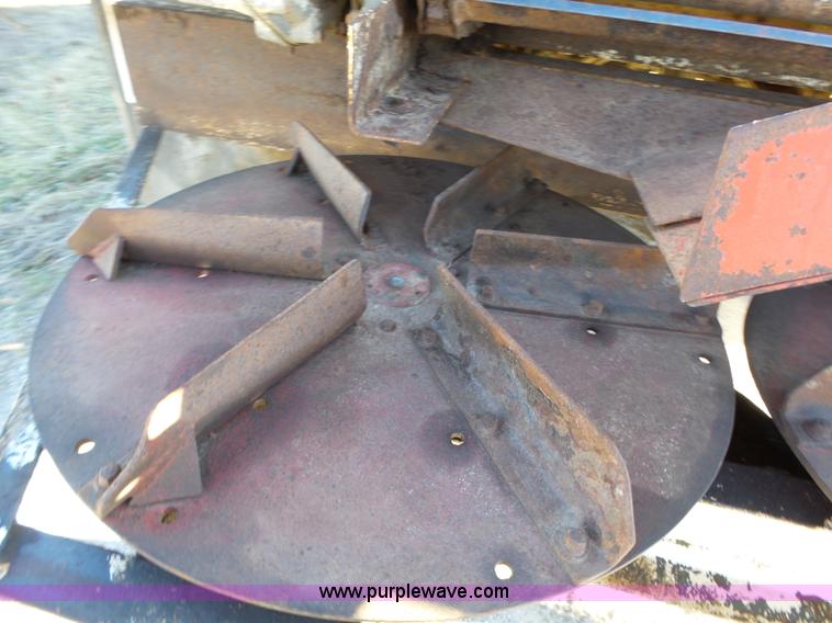 image for item J7647 2000 Sterling L7500 dry spreader applicator truck