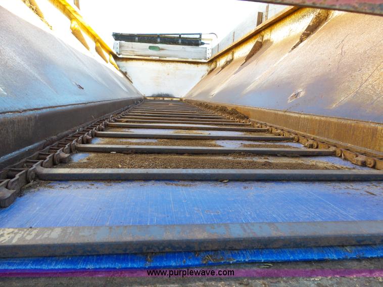 image for item J7647 2000 Sterling L7500 dry spreader applicator truck