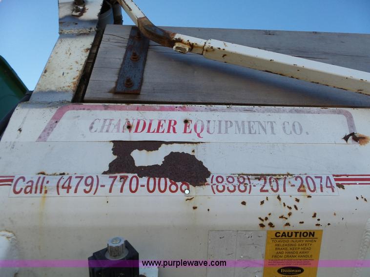 image for item J7647 2000 Sterling L7500 dry spreader applicator truck