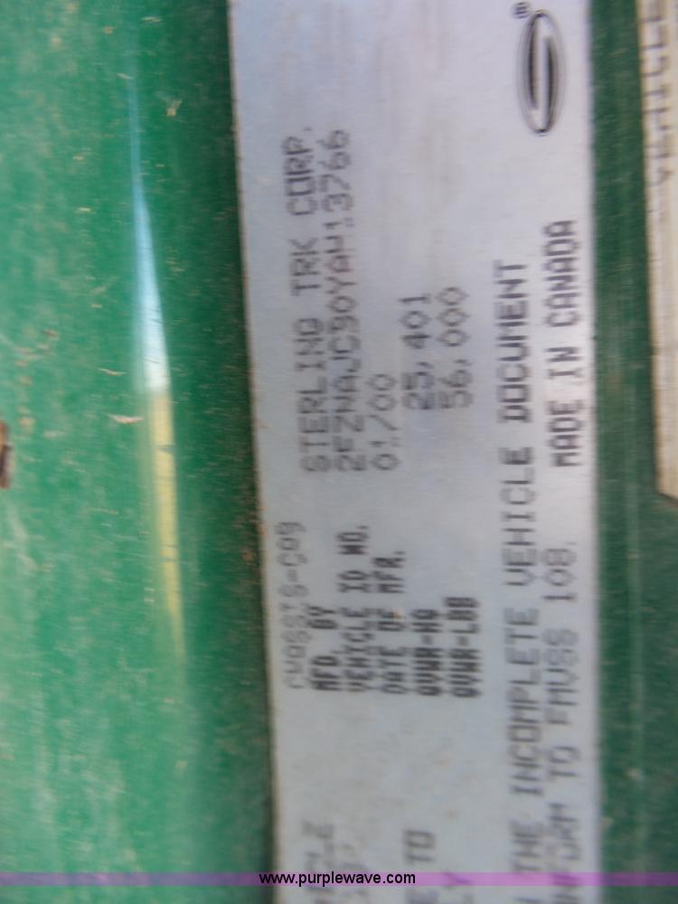 image for item J7647 2000 Sterling L7500 dry spreader applicator truck