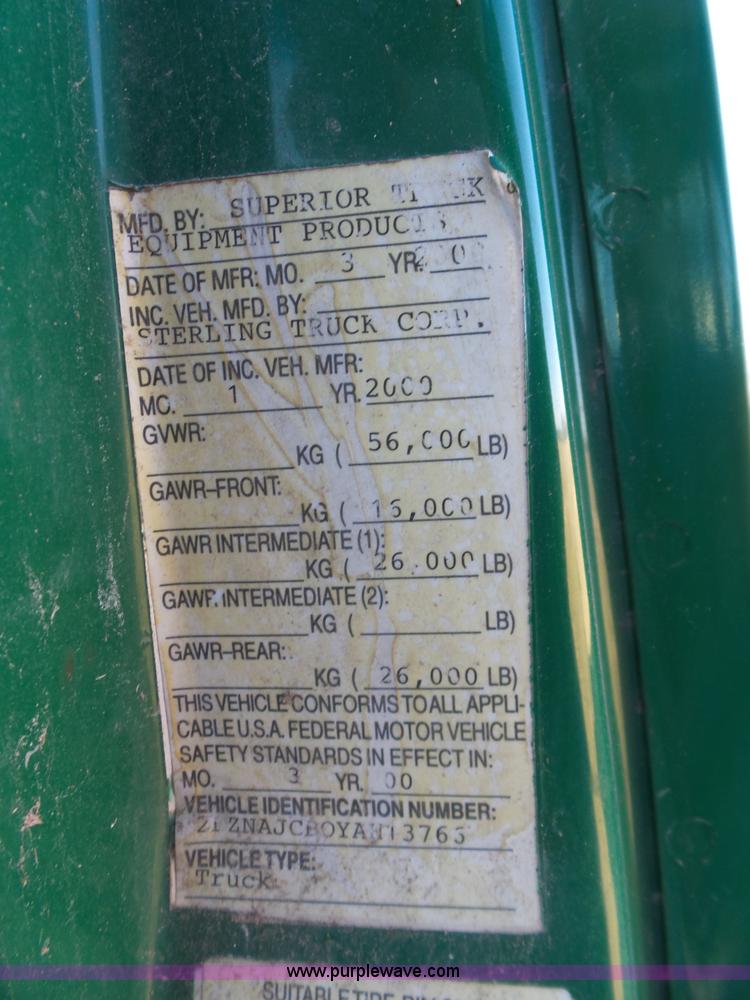 image for item J7647 2000 Sterling L7500 dry spreader applicator truck