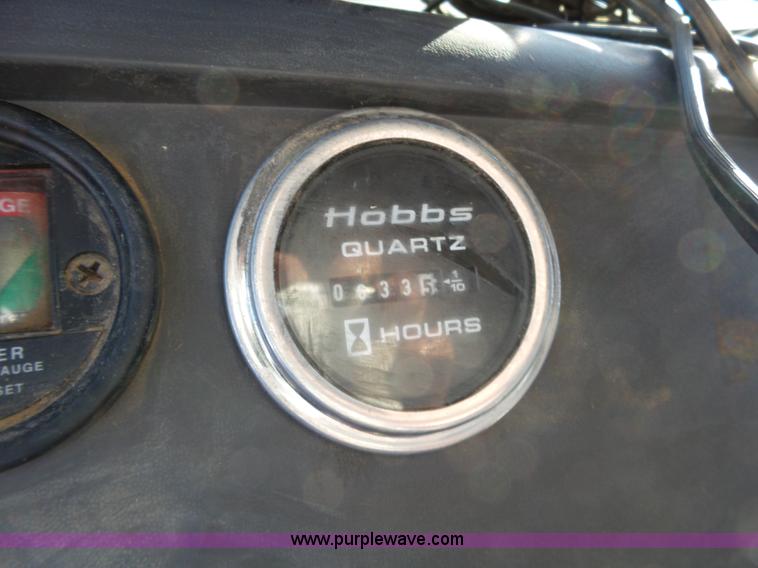 image for item J7647 2000 Sterling L7500 dry spreader applicator truck