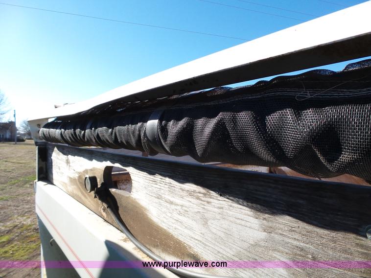 image for item J7647 2000 Sterling L7500 dry spreader applicator truck