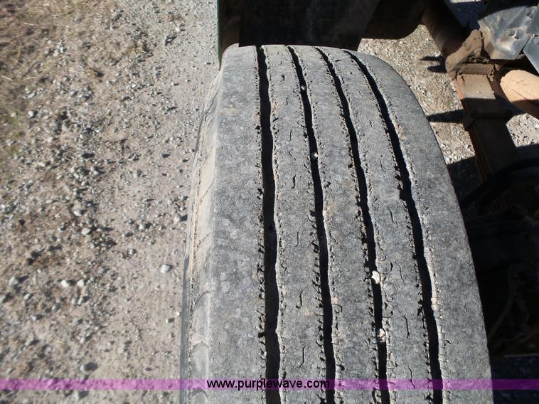 image for item J7647 2000 Sterling L7500 dry spreader applicator truck