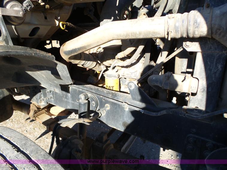 image for item J7647 2000 Sterling L7500 dry spreader applicator truck