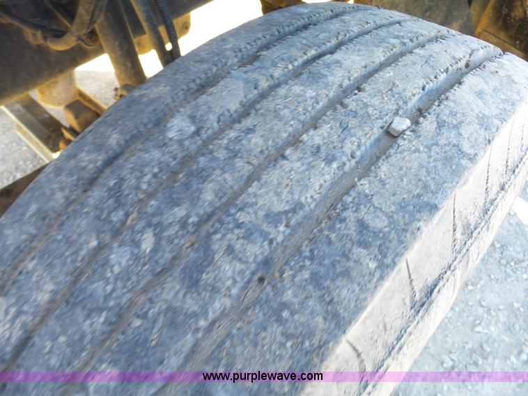 image for item J7647 2000 Sterling L7500 dry spreader applicator truck