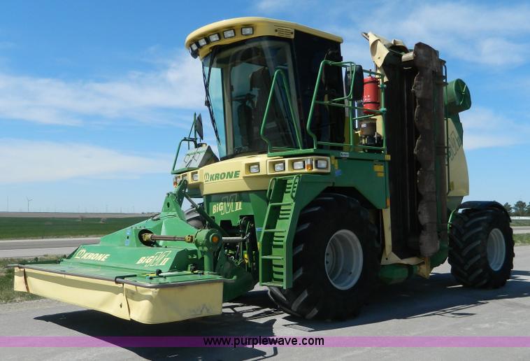 image for item J8981 2006 Krone Big M II self-propelled windrower