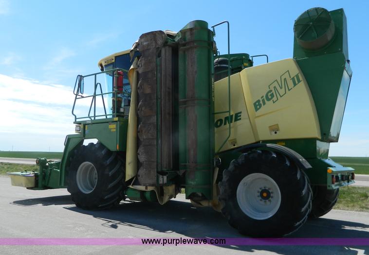image for item J8981 2006 Krone Big M II self-propelled windrower