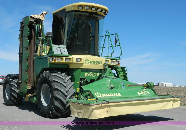 image for item J8981 2006 Krone Big M II self-propelled windrower