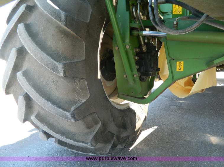 image for item J8981 2006 Krone Big M II self-propelled windrower